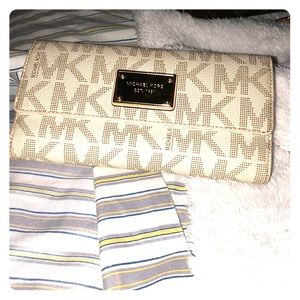 Michael kors wallet